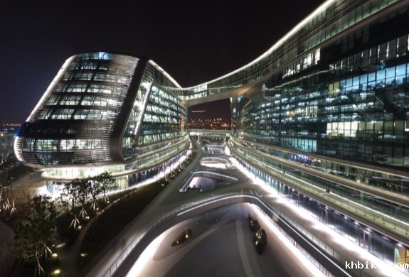 扎哈.哈迪德流动艺术之美——上海凌空SOHO/携程